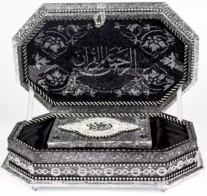 علبة مصحف ثماني الاضلاع، فضي