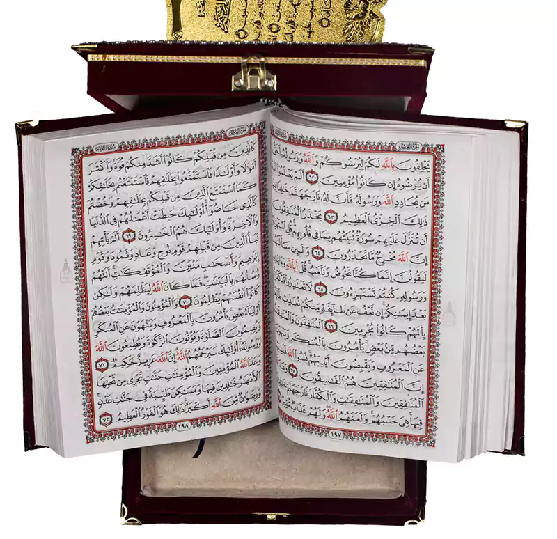مصحف كامل الأجزاء ، وسط ، في علبة، أحمر