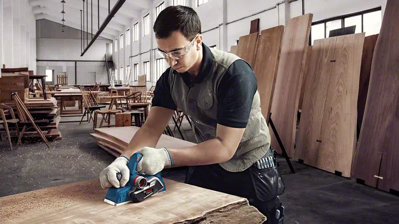 فارة خشب كهربائية بوش، 700 وات، 82مم، GHO700 5A9 0K1