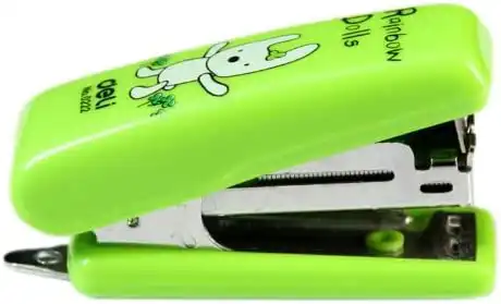 دباسة ورق مكتبية من ديلي ، سعة 15 ورقة،  سريعة الاستخدام،  ألوان متعددة E0222