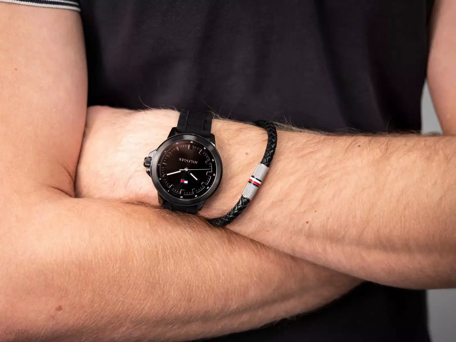 ساعة تومي هيلفيغر رجالي، عقارب، سوار جلد، أسود، 1710388