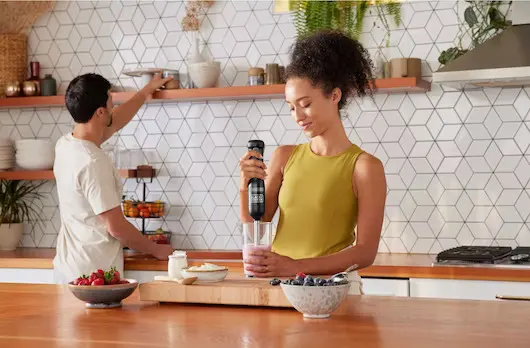 هاند بلندر بلاك اند ديكر، 7.2 فولت، 700  مللي، مزود بمضرب بيض، أسود ،BCKM1012KB-GB