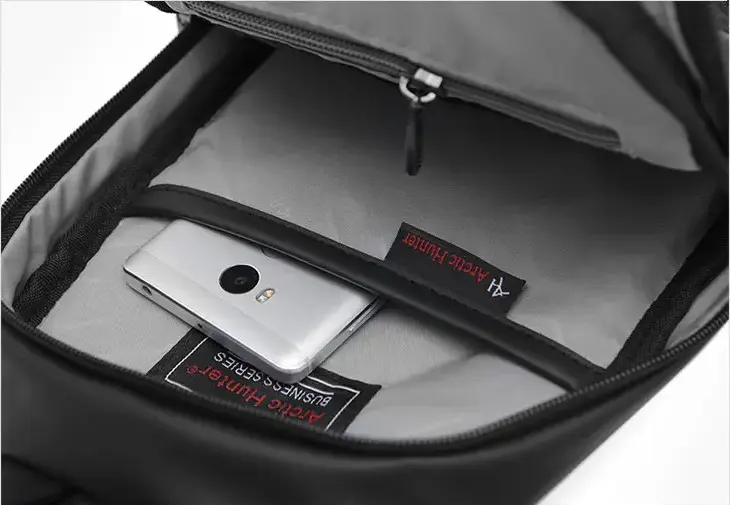 شنطة كروس صدر رجالي من أركتيك هانتر، مقاومة للماء ، أسود، XB00060