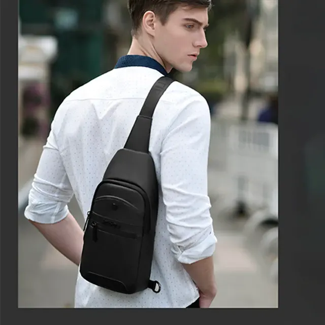 شنطة كروس صدر من أركتيك هانتر،مقاومة للماء ، أسود،  XB13001