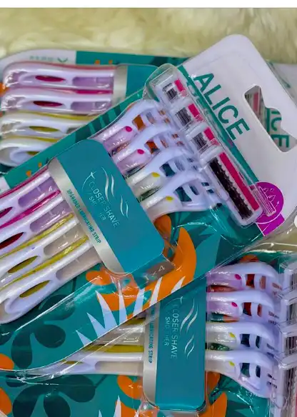 شفرات حلاقة للنساء كلوزر شيف سموثر 4 قطع من أليس