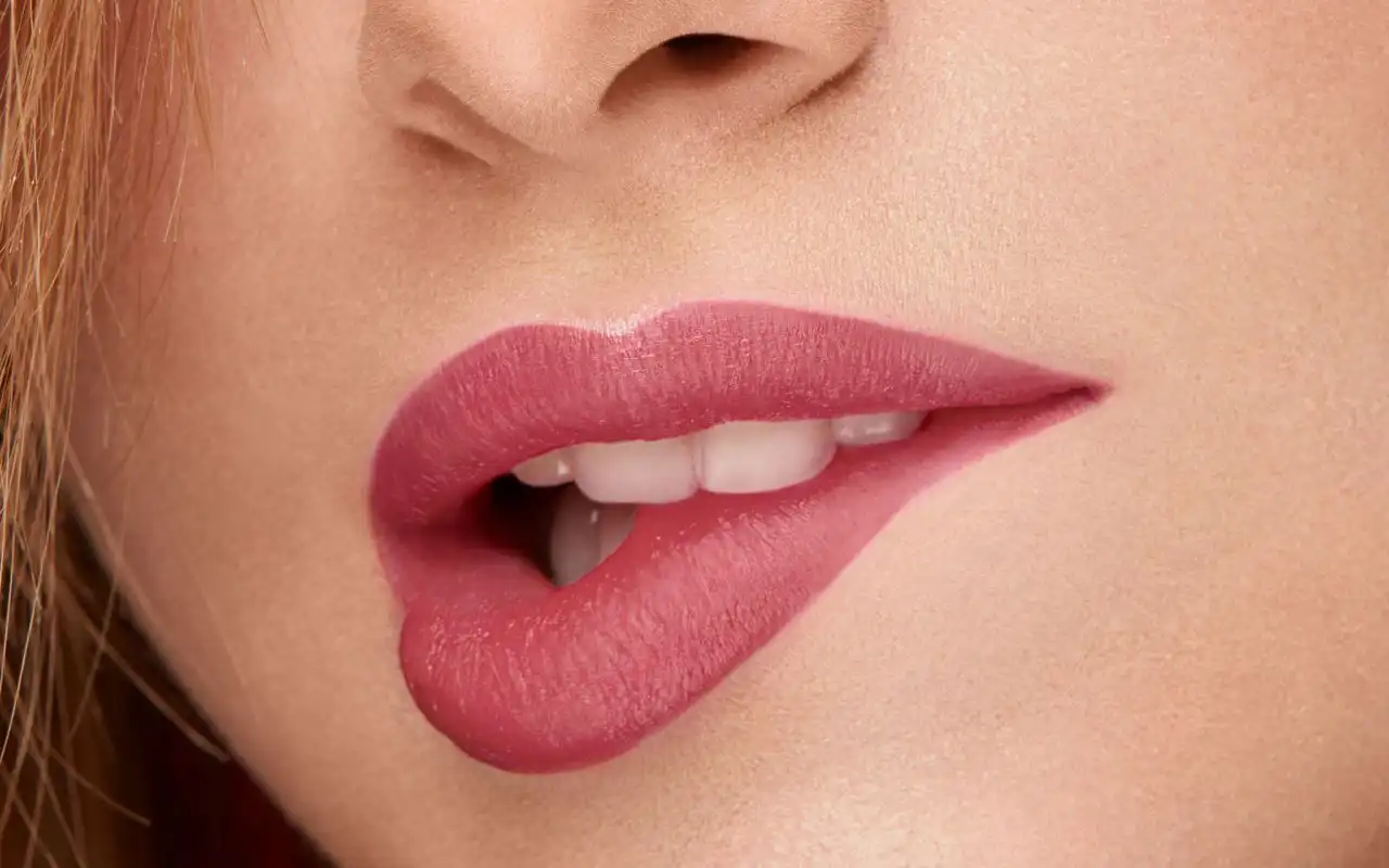 ليب ستيك بوبا اي ام لف بروف سائل مات، 004