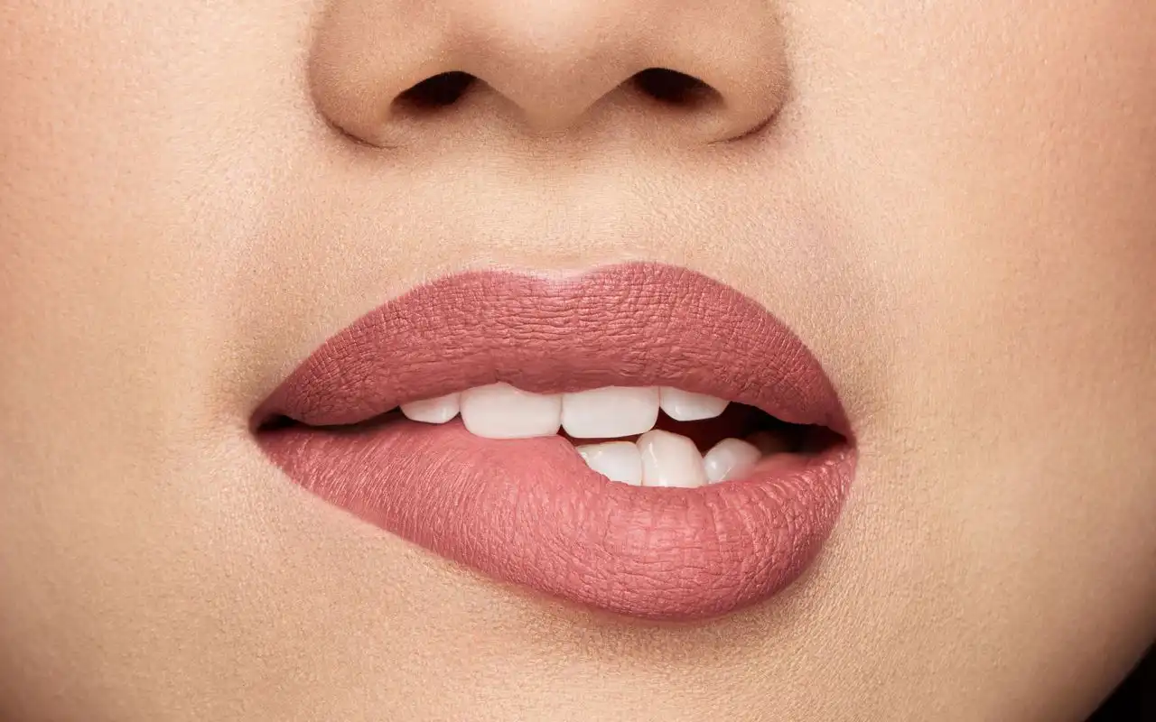 ليب ستيك بوبا اي ام لف بروف سائل مات، 002