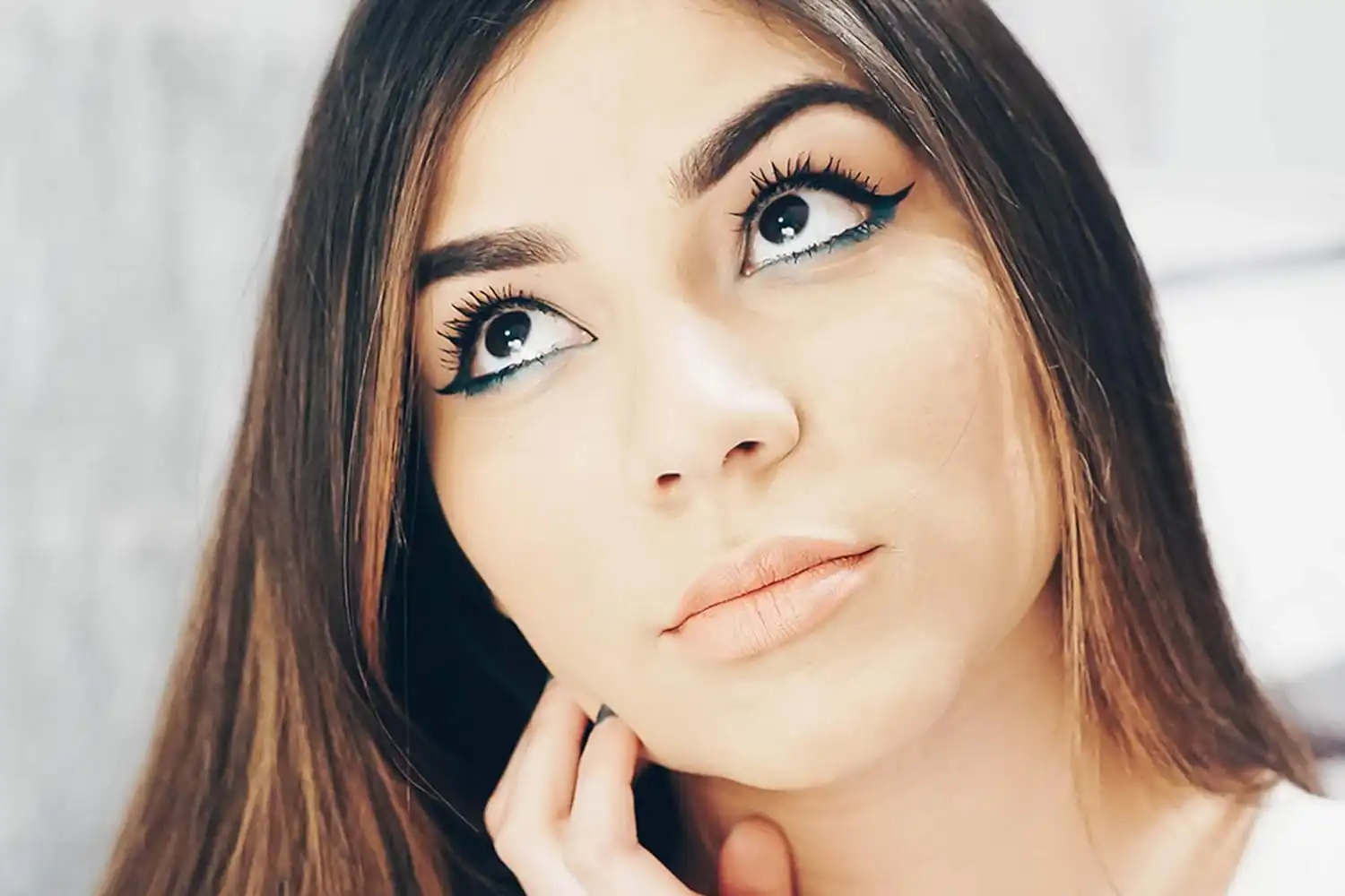 مسكرة ايسنس ذا فولز لاشز إكستريم فوليوم اند كيرل