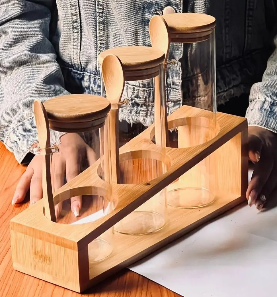 طقم توابل زجاج بغطاء وملعقة واستاند خشب ،3قطع، بيج