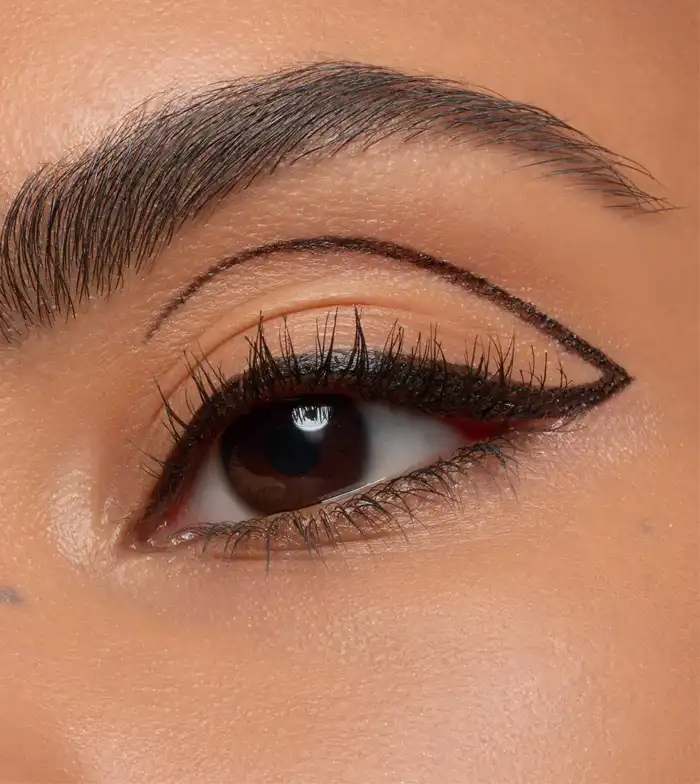 ايلاينر ايسنس اكسترا يدوم طويلاا، 010 اسود