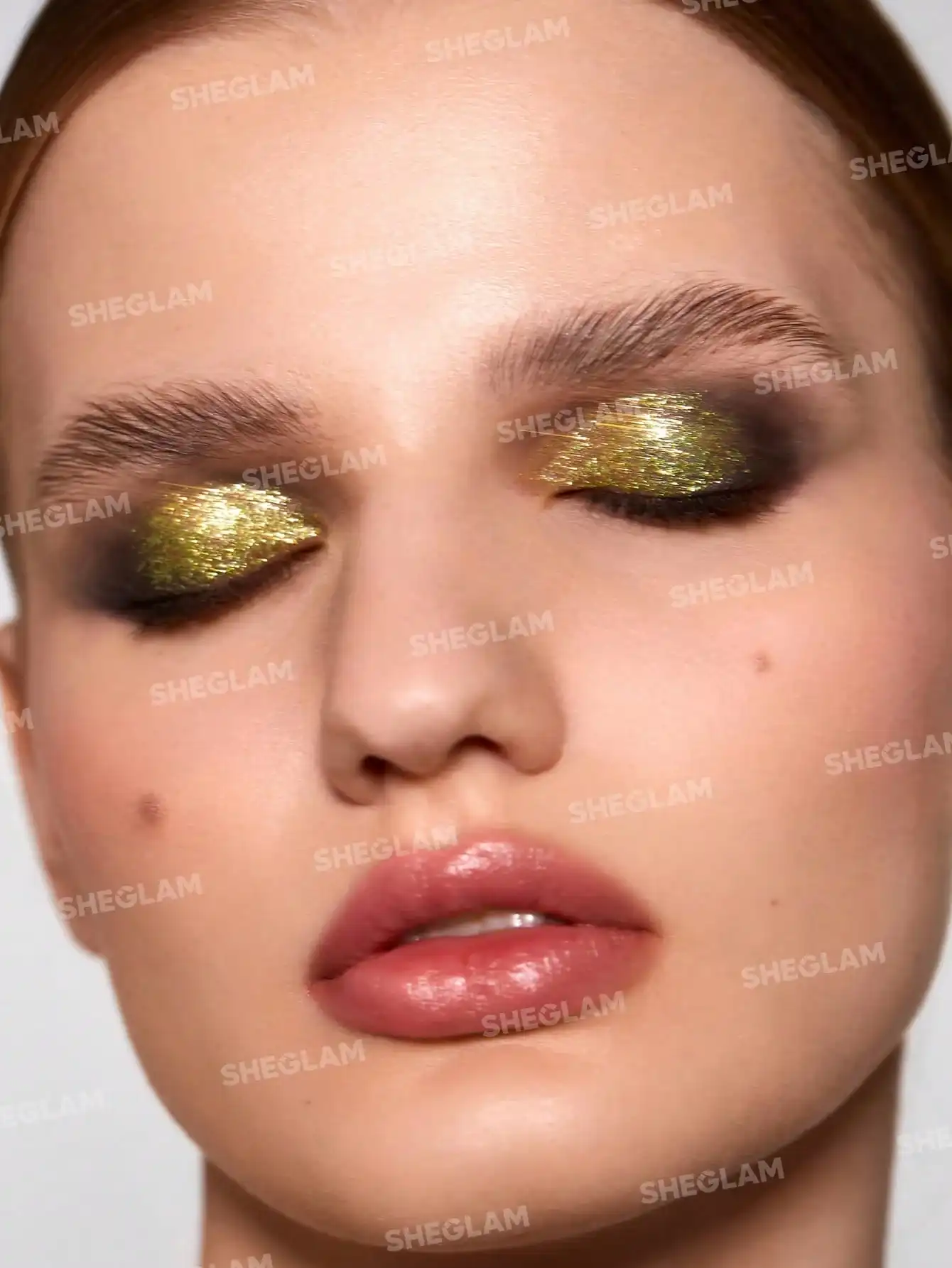 ايلاينر وايشادو شيجلام انستا بارتي جليتر، في اي بي