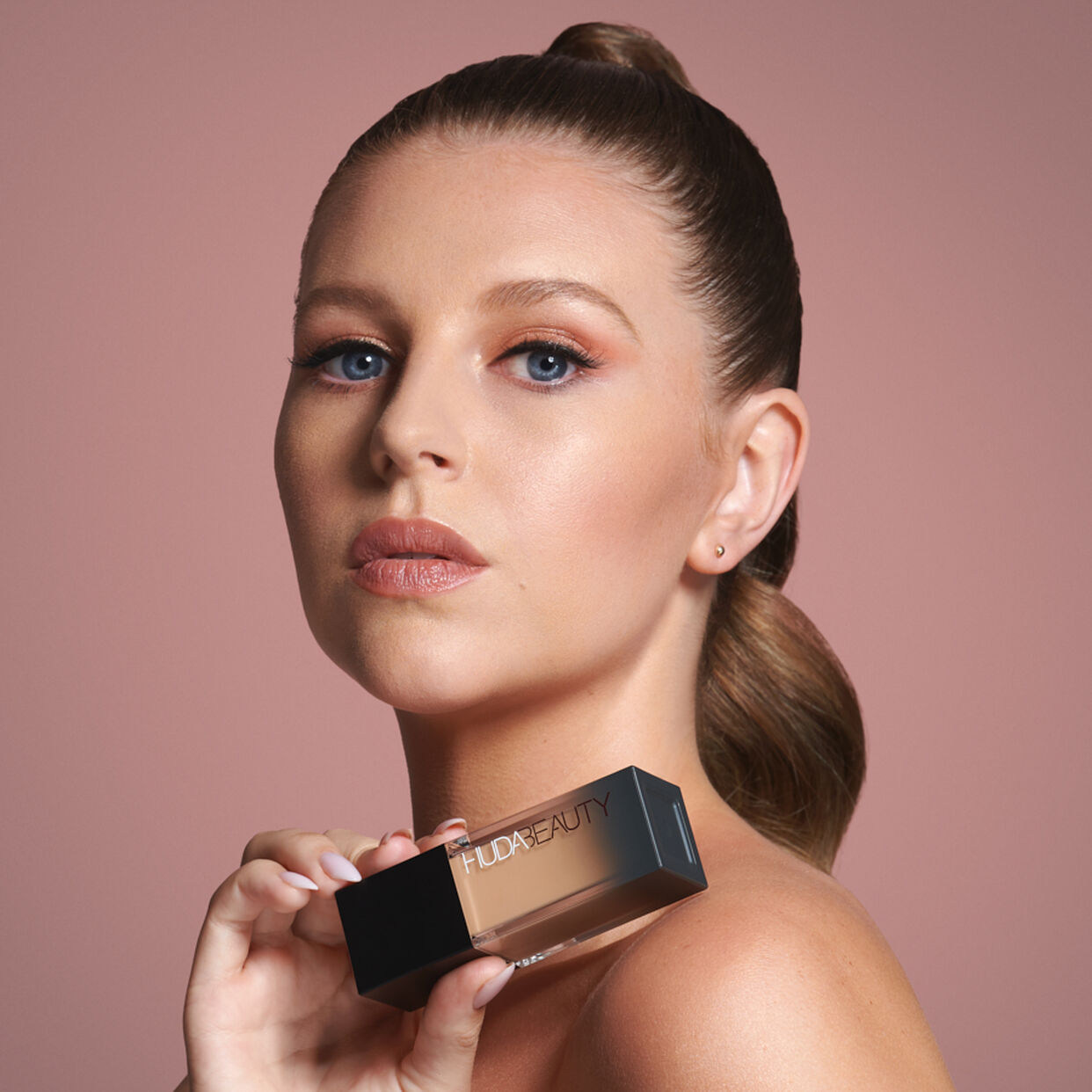 فاونديشن هدى بيوتي فوكس فيلتر مات، ماكرون 230N