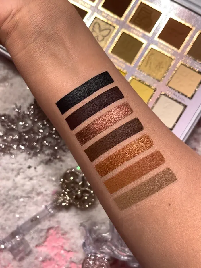 باليت ايشادو بي لويز اف ذا كراون فيتس، 21 لون