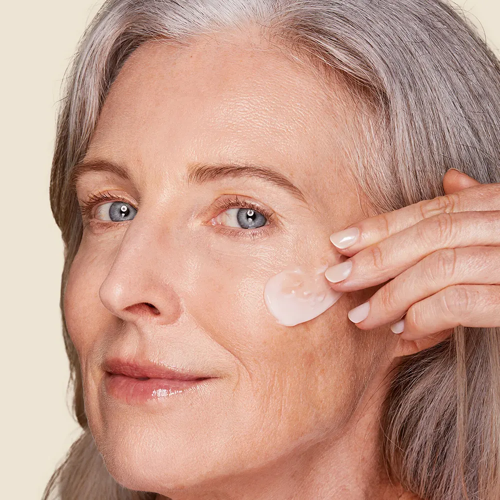 كريم كلارنس الليلي نيوتري لوميير المغذي والمجدد للبشرة، 50 مل