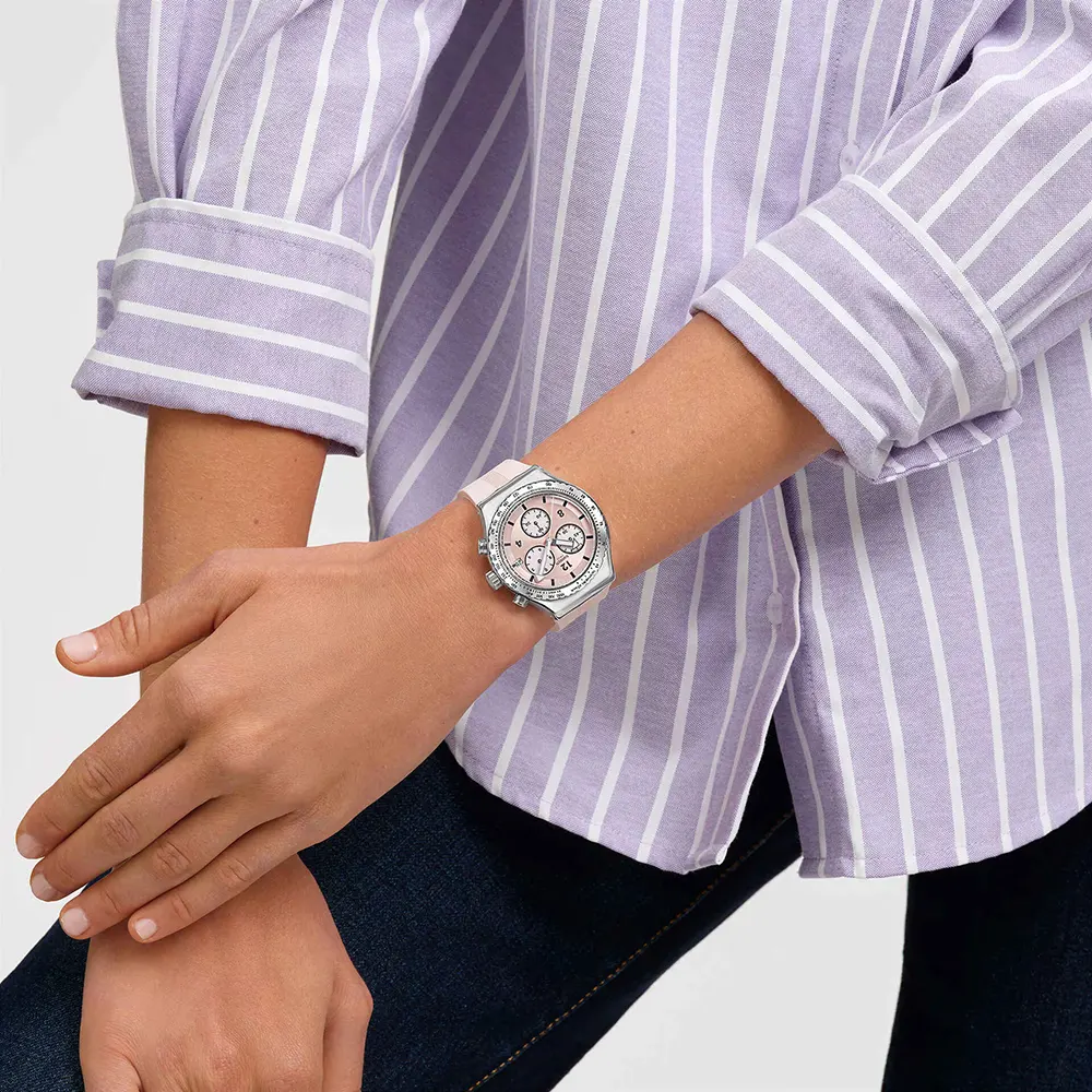 ساعة سواتش للجنسين، مينا وردية، عقارب دائرية، سوار سيليكون وردي، ساعة يد تناظرية، هيكل ستانلس ستيل فضي، وردي، YVS532