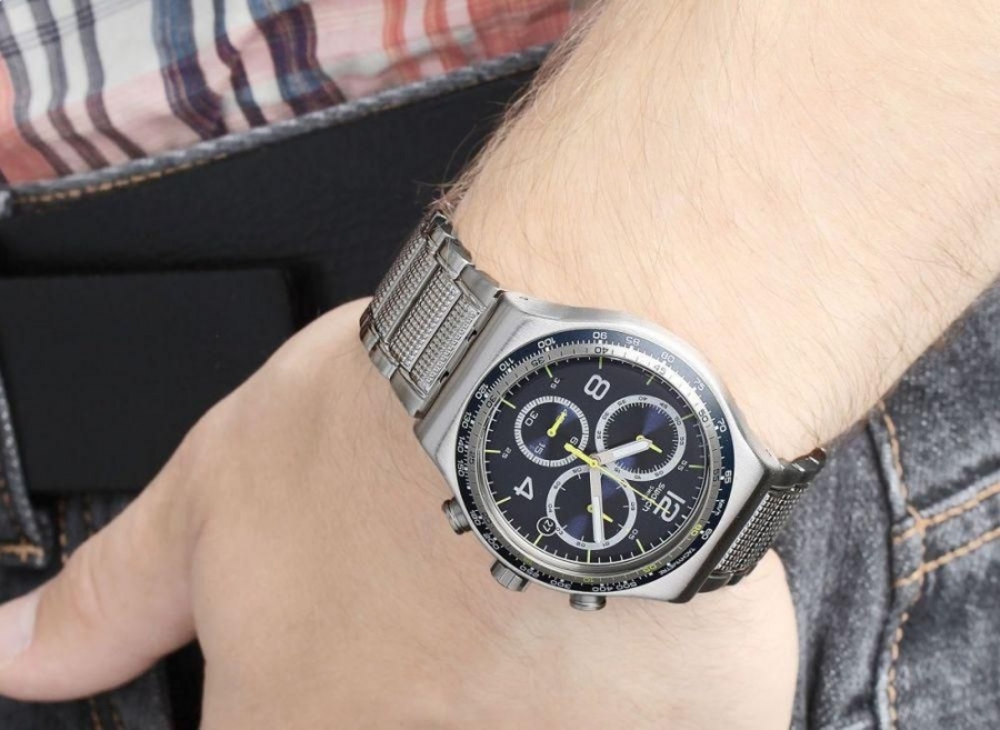 ساعة سواتش للرجال، عقارب ، بتصميم دائري ،  سوار ستانلس ستيل فضي، إطار اسود، YVS411G