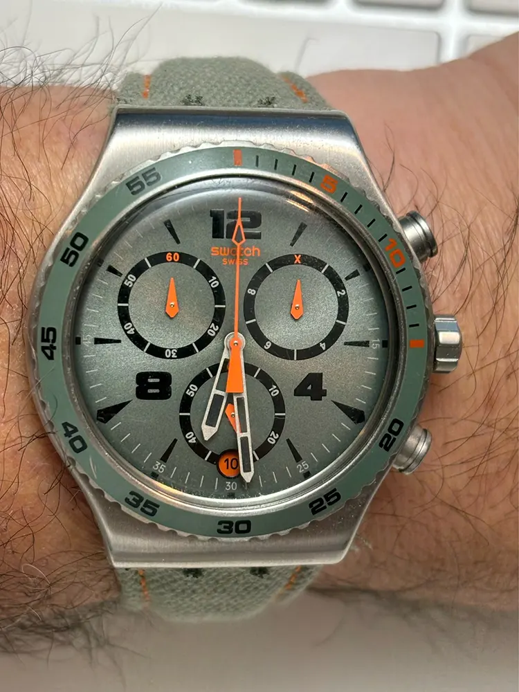 ساعة سواتش للرجال، مينا خضراء، عقارب دائرية، سوار قماش اخضر، ساعة يد تناظرية، خضراء، YVS402C