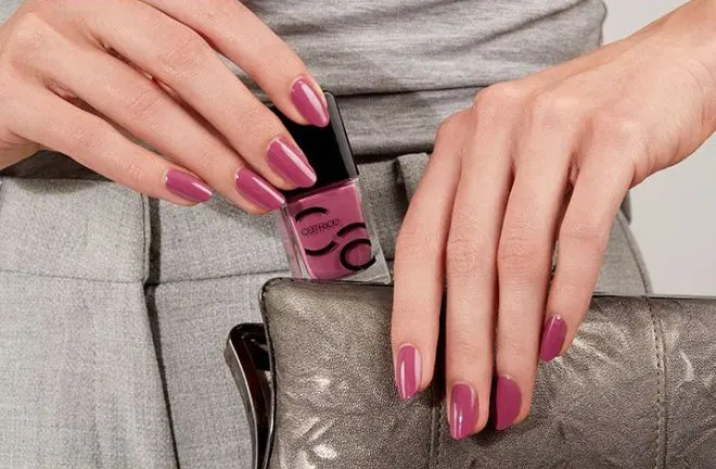 مونيكر كاتريس جل ايكو نيلز، 32