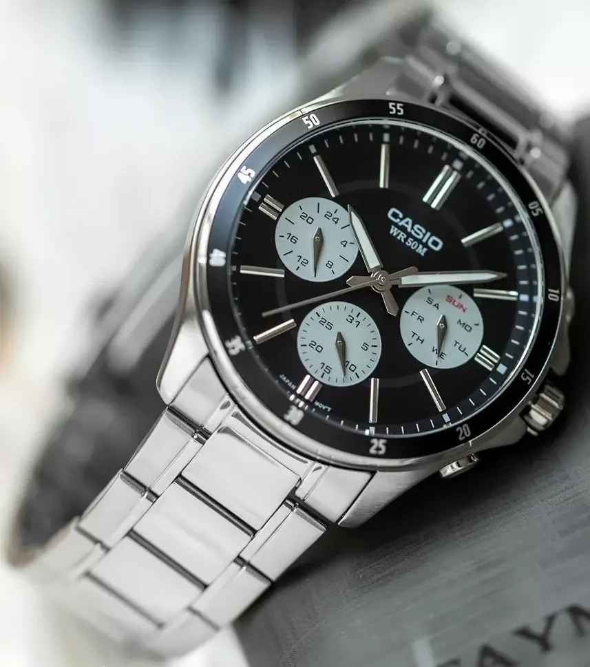 ساعة كاسيو للرجال، مينا اسود، عقارب دائرية، سوار ستانلس ستيل فضي، ساعة يد تناظرية، فضي، MTP-1374D-1A3V