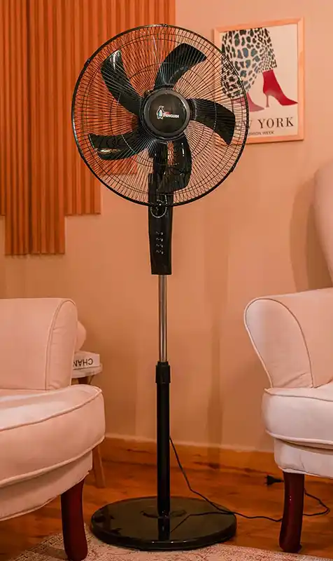 مروحة استاند بنجوين كوول سبين 18 بوصة، 3 سرعات، 5 ريشة، اسود، موديل PF005