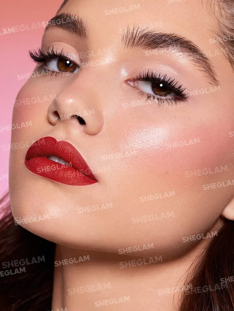 احمر شفاه شيجلام دينامات بوم مات يدوم طويلا، ماين كاركتر