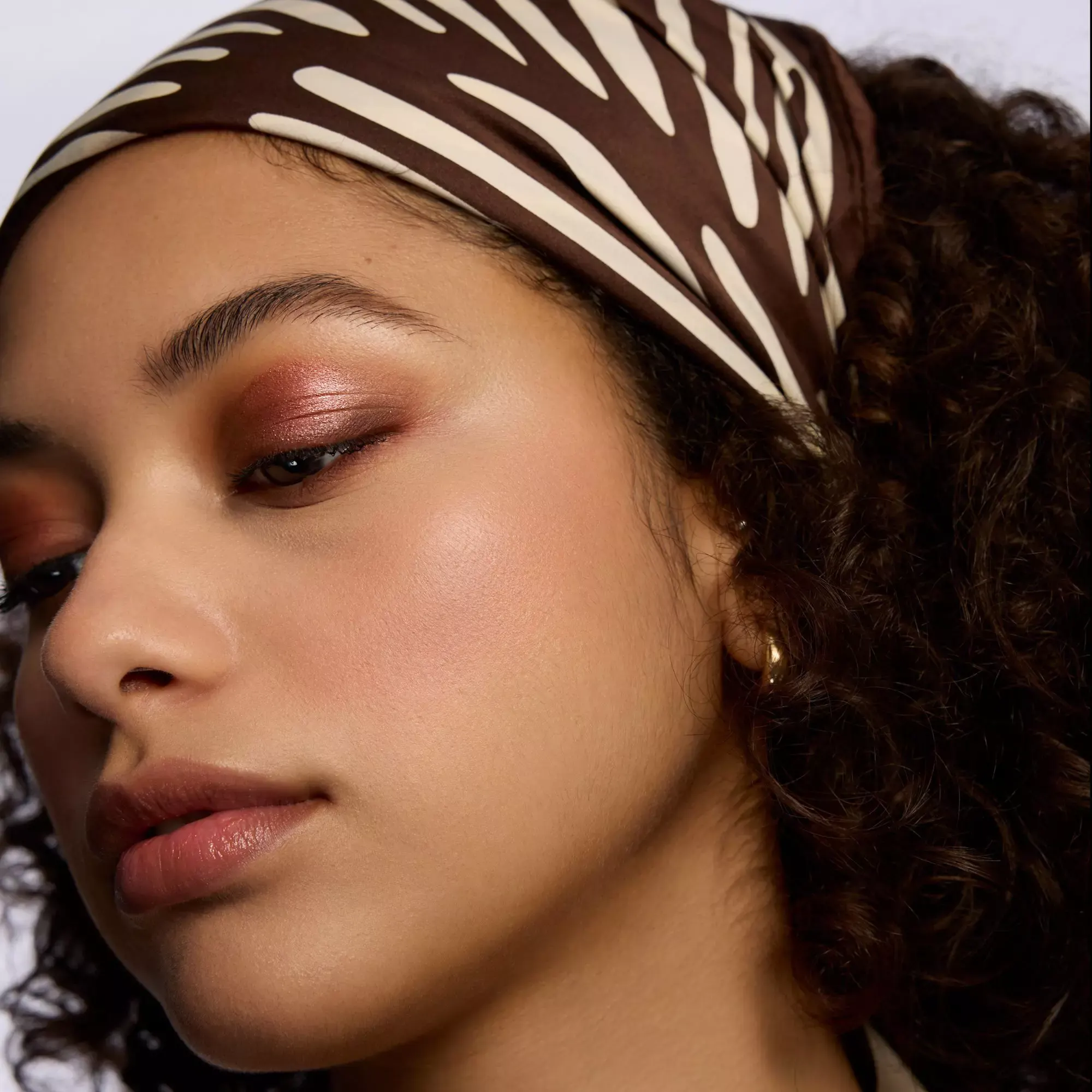 باليت ايشادو و بلاشر كاتريس كوزي جلو، 001، 6 الوان