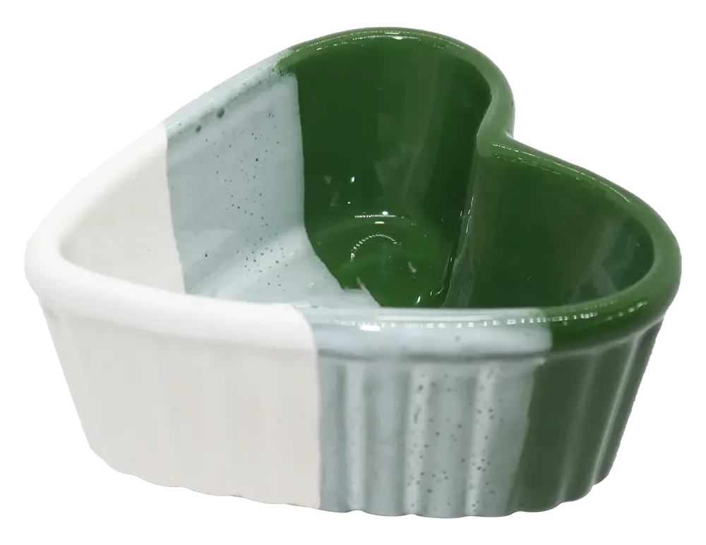 طبق صوص بورسلين شكل قلب أخضر- أبيض