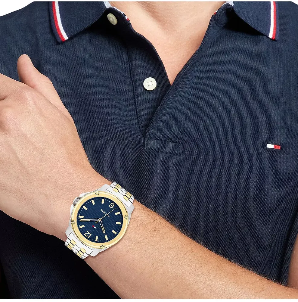 ساعة تومي هيلفيغر للرجال، مينا ازرق، عقارب دائرية، سوار ستانلس ستيل فضي، 1710507