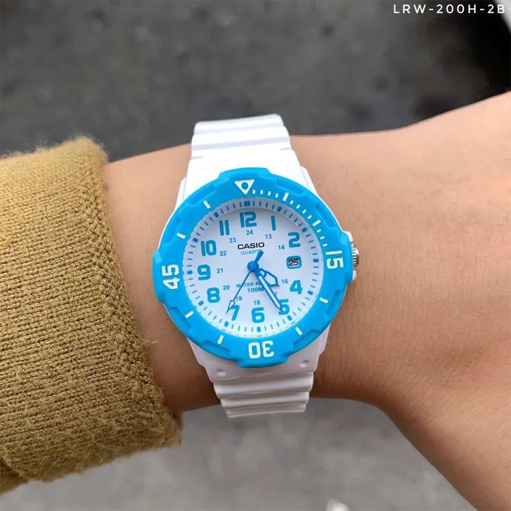 ساعة كاسيو للنساء،عقارب دائرية ،مينا ابيض، سوار من الراتنج الابيض، LRW-200H-2BVDF