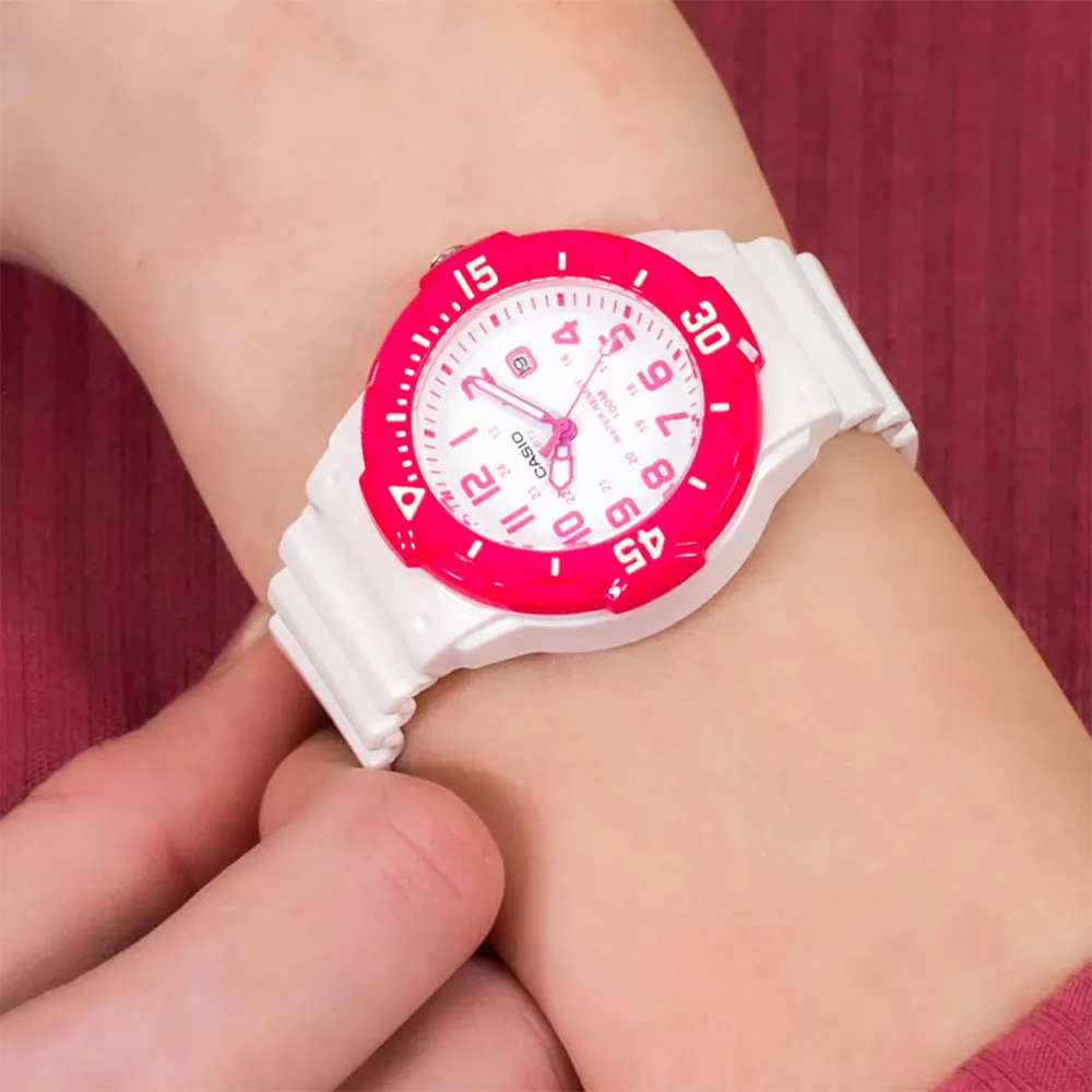 ساعة كاسيو للنساء،عقارب دائرية ،مينا ابيض، سوار من الراتنج الابيض، LRW-200H-4BVDF