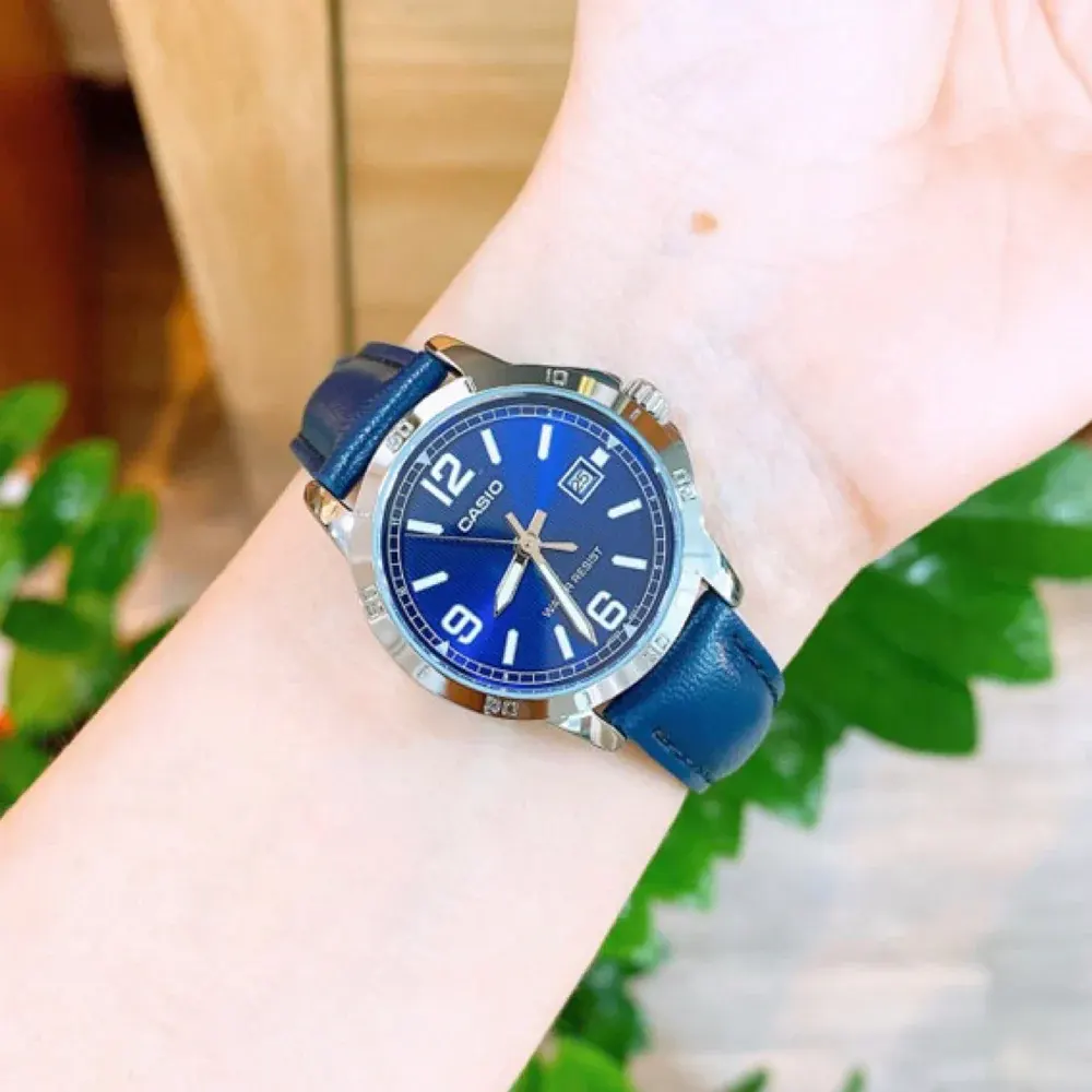 ساعه كاسيو نسائي، مينا ازرق، عقارب، سوار جلد ازرق, LTP-V004L-2BUDF