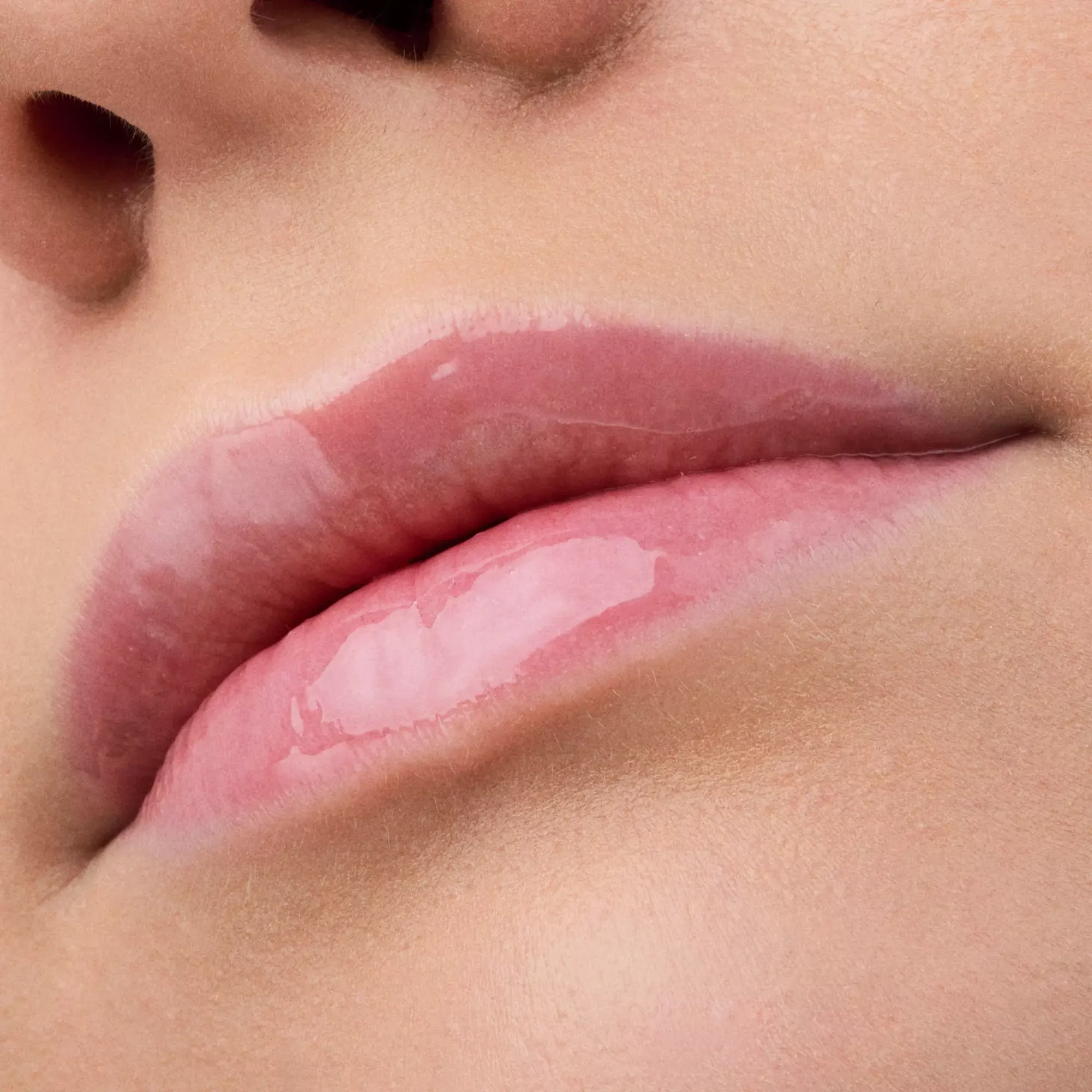 ليب جلوس كاتريس ماكس ات اب لب بوستر اكستريم ، 040 جلو اون مي