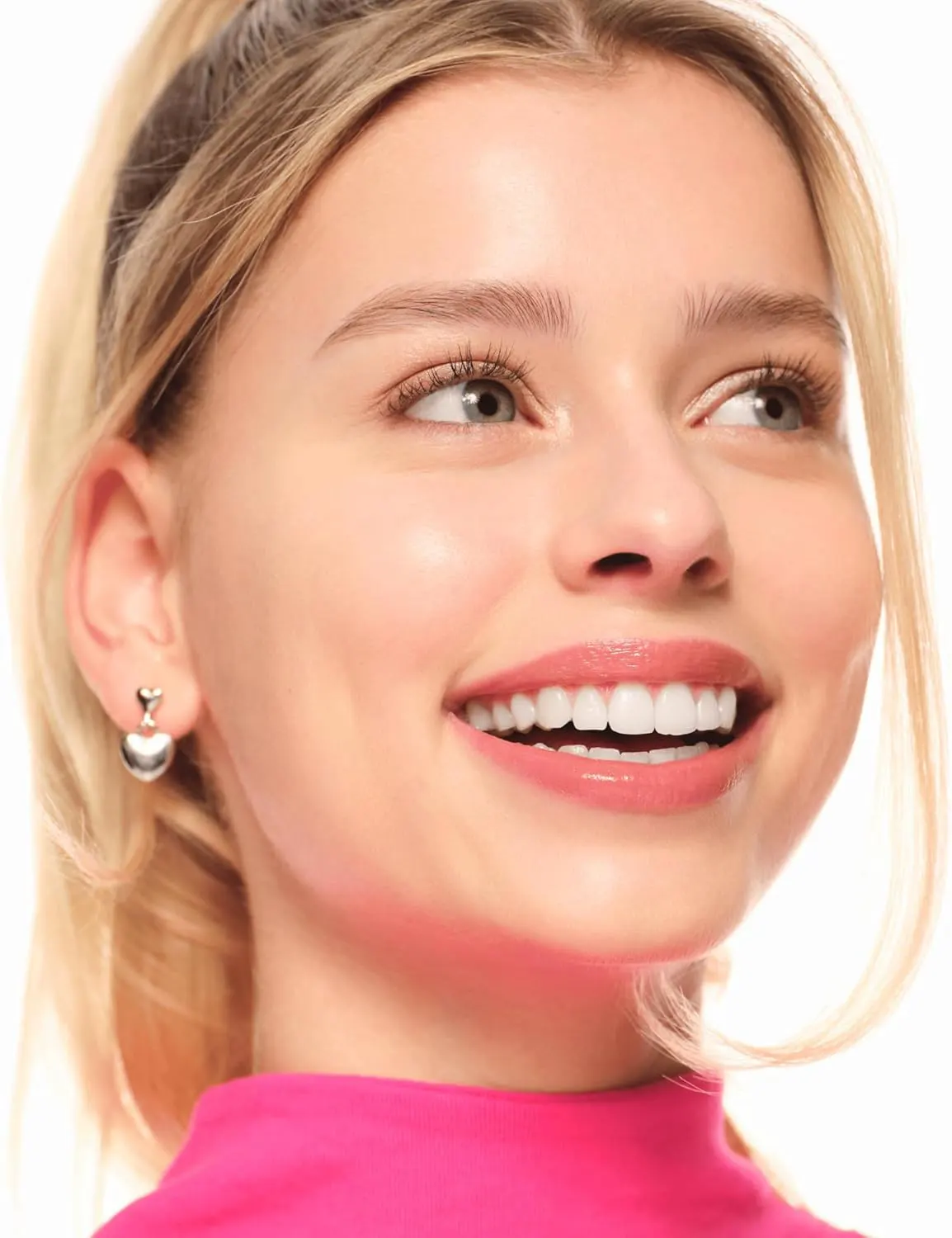 ليب استيك ايسنس جلوسي جليز هاي شاين ، 01  ليفين لا فيدا موكا