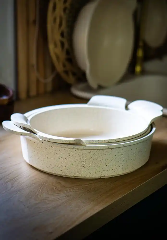 طقم صواني جرانيت جلوري بريميوم 2 قطعة، مقاس 26 سم + 30 سم، بيج