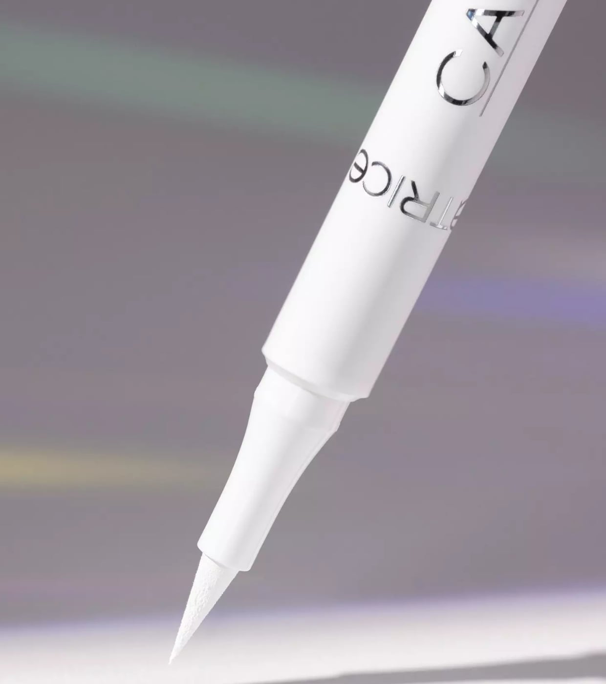 ايلاينر كاليغراف ارتيست مات  من كاتريس ، سنو وايت 070