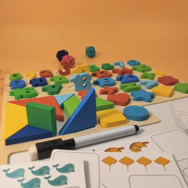 سبورة مع عدد من الأشكال الهندسية مع كروت ، 1011