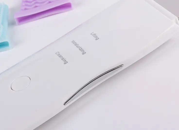 جهاز التنظيف العميق وتقشير البشرة من ألترا سونيك، متخصص في التقشير وإزالة تراكمات البشرة، أبيض  MUYE 8815