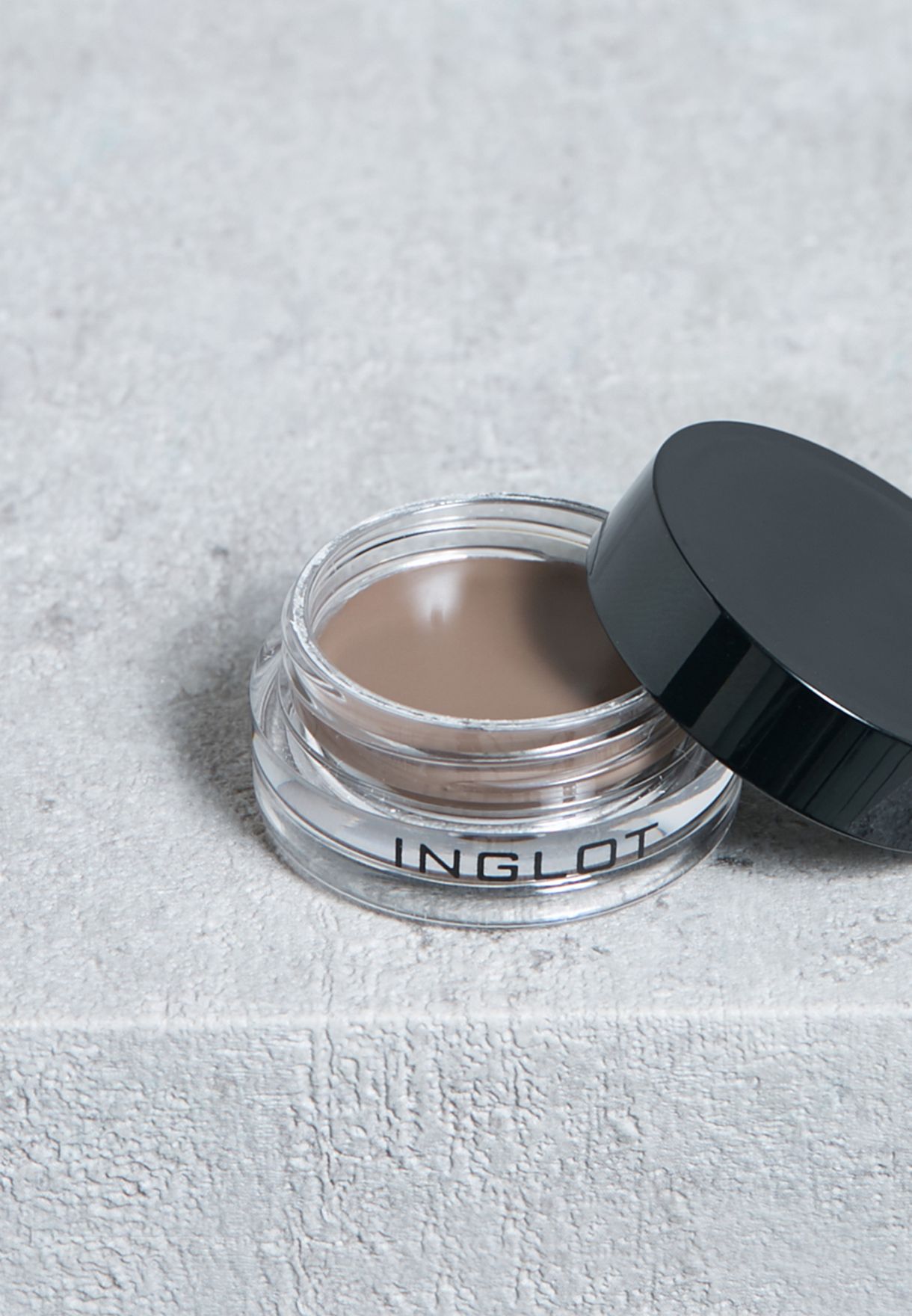 جل حواجب انجلوت، 16