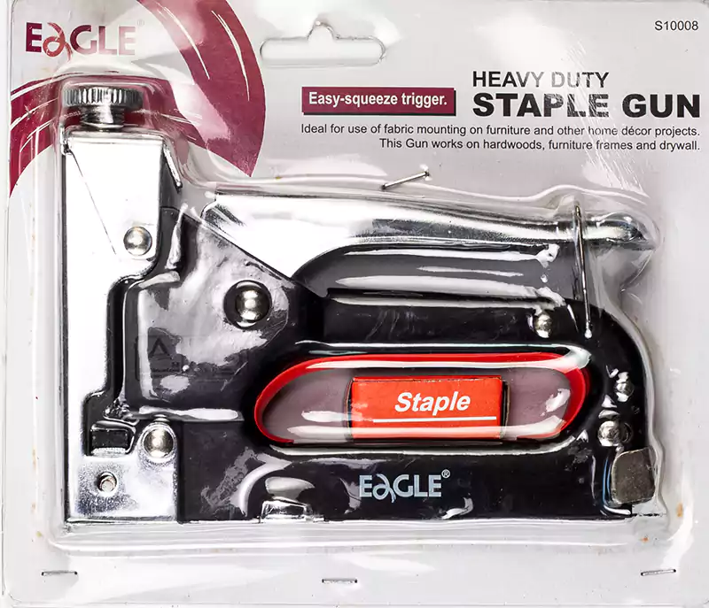 دباسة حائط ايجل S10008، اسود